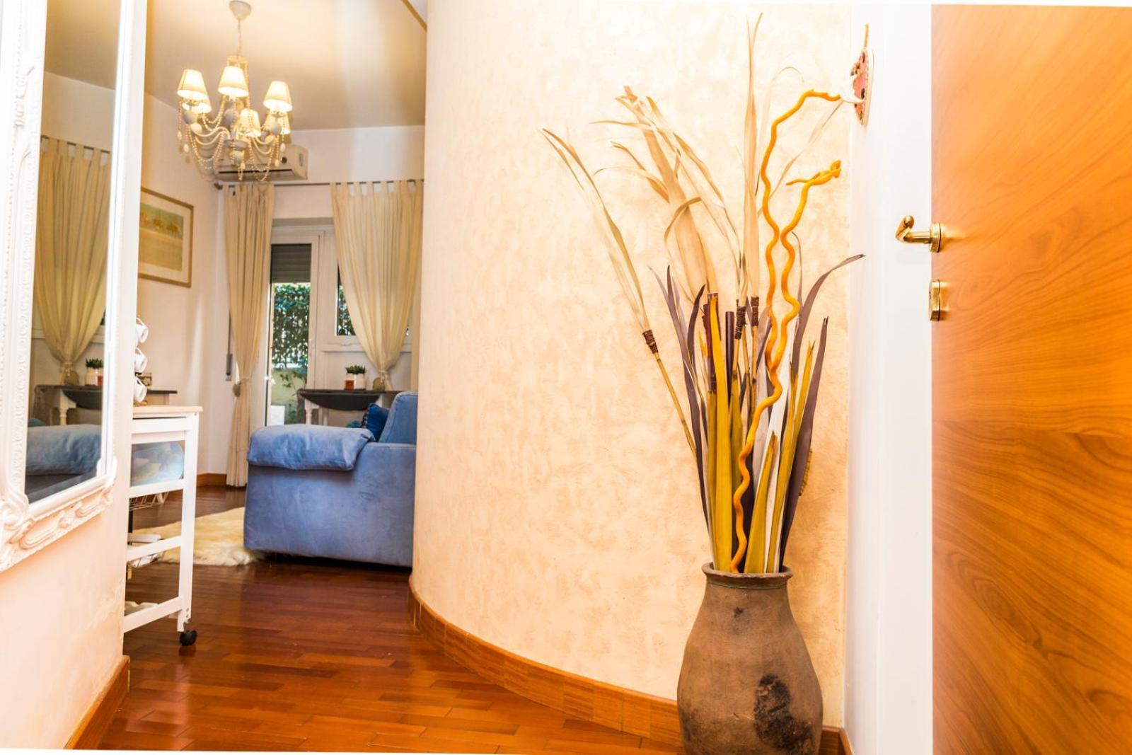 Appartement S. Peter 2 - With Garden -50m From Metro Rome